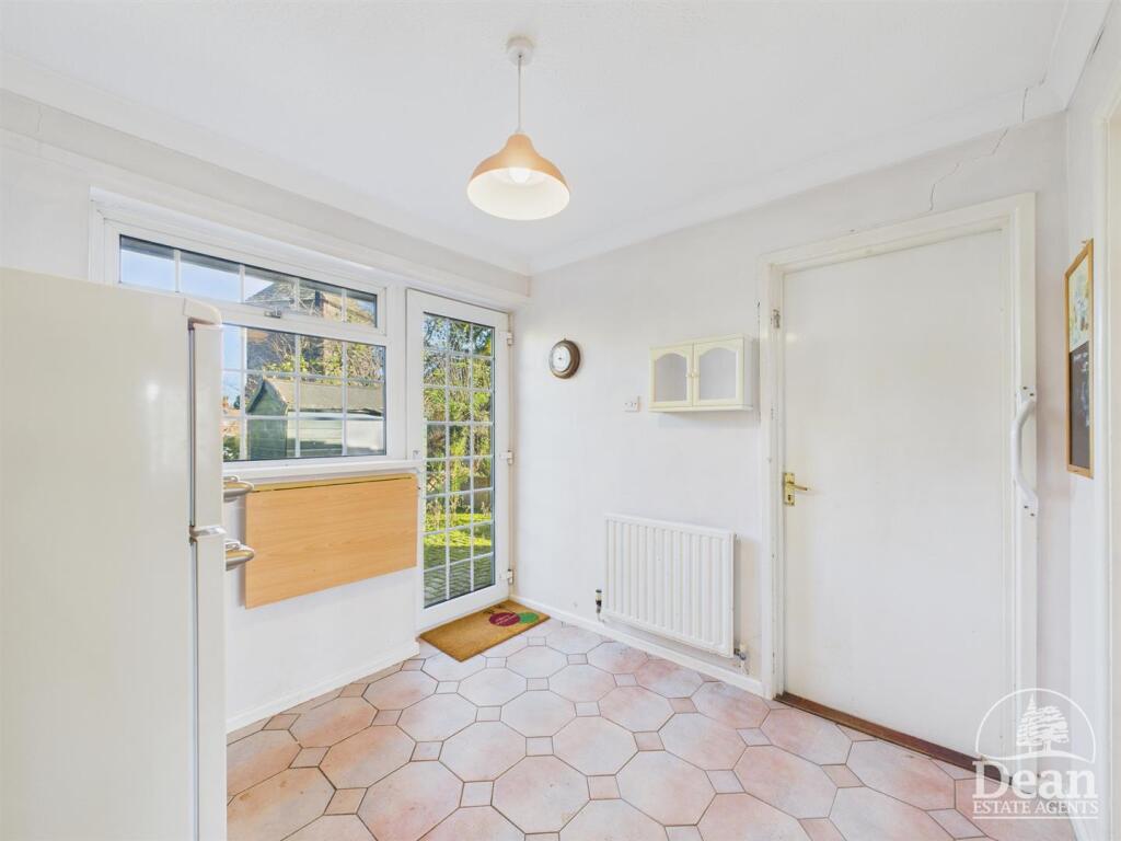 Orchard Close, Aylburton, Lydney photo 4