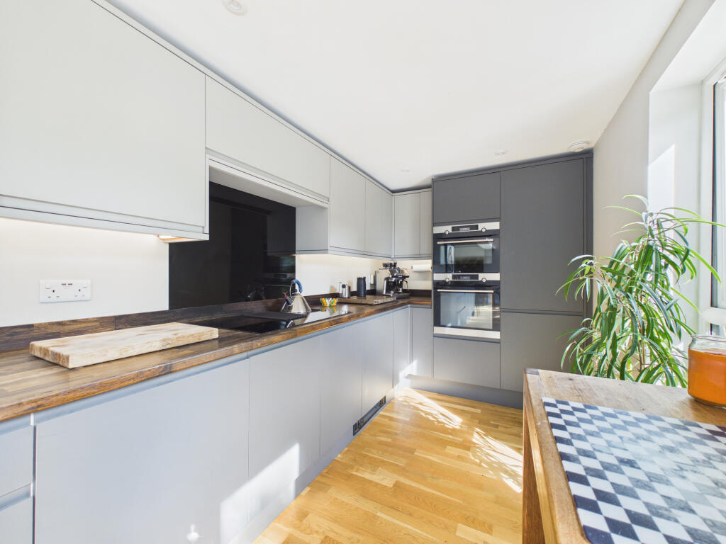 House in Slough - View 5