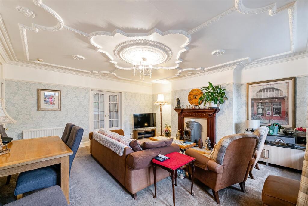 South Road, Weston-Super-Mare - BEAUTIFUL PERIOD APARTMENT photo 2