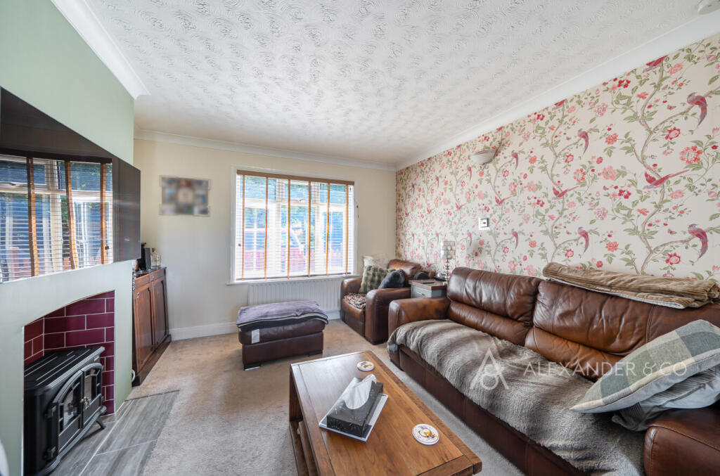 Englands Lane, Dunstable, Bedfordshire - View 3