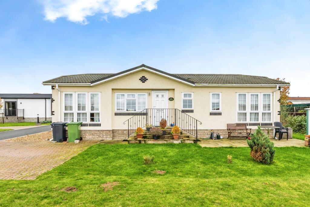 2-bed detached on Redhill Park, Watton, Thetford, Norfolk, IP25, £150,000