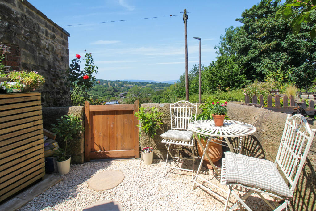 Wards End, Starkholmes, Matlock, Derbyshire photo 3