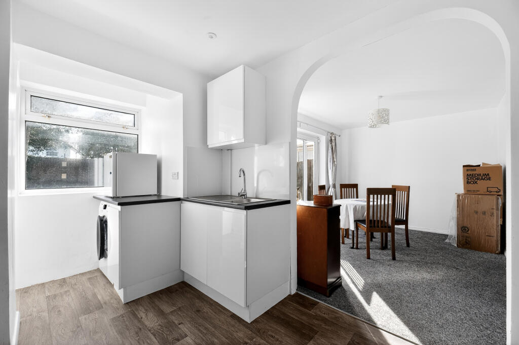 House in Twickenham - More
