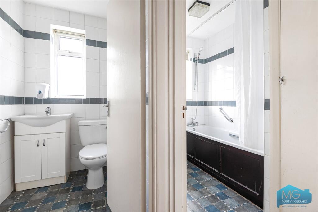 Windsor Court, Friern Barnet Lane, Friern Barnet, London, N11 - View 4
