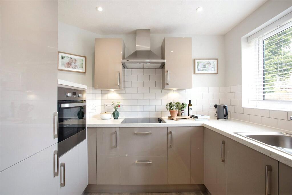 Dovehouse Lodge, Wratten Road, Hitchin, SG5 photo 4