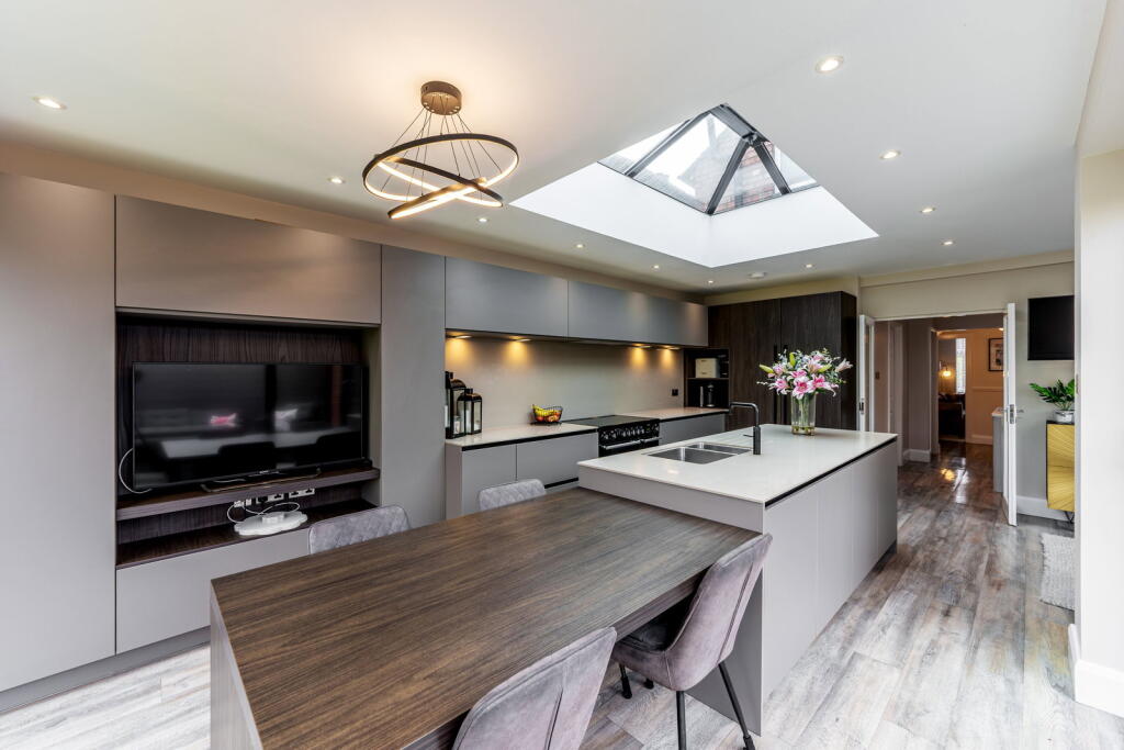 Additional image 24 of Warwick Road, Solihull, B92 7AB