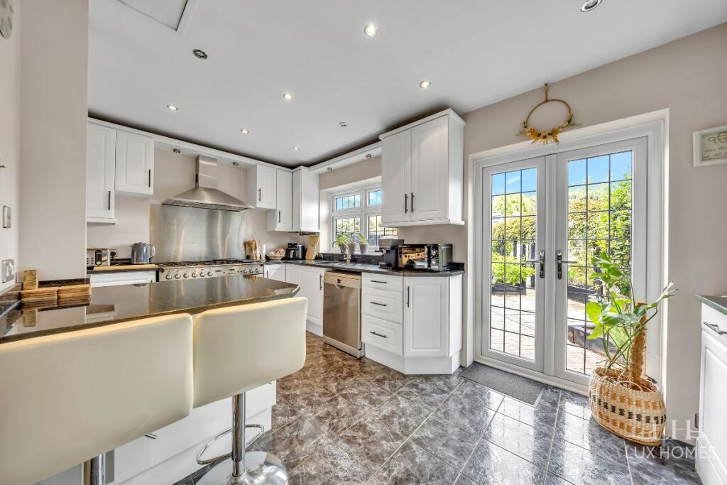 House in London, Gidea Park - More
