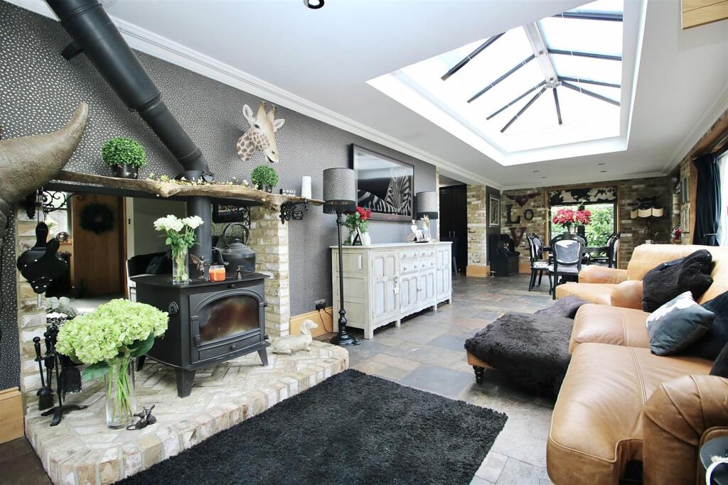 Laindon Common Road, Little Burstead, Billericay photo 2