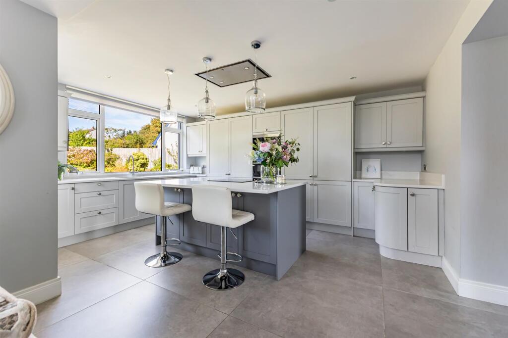 158 Warren Road, Donaghadee photo 2