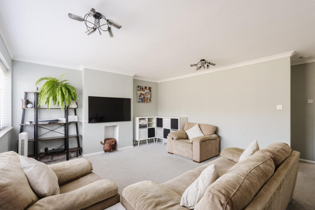 House in Basildon, Sunnymede, Billericay - View 3
