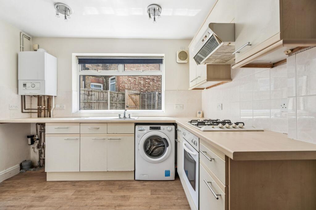 Apartment in Watford - View 5