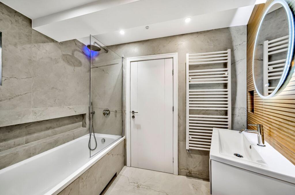 Apartment in London - More