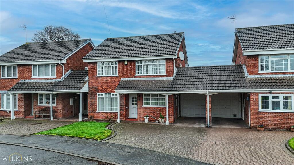 4-bed detached on Edge Hill, Wood End, Atherstone, Warwickshire, CV9, £360,000