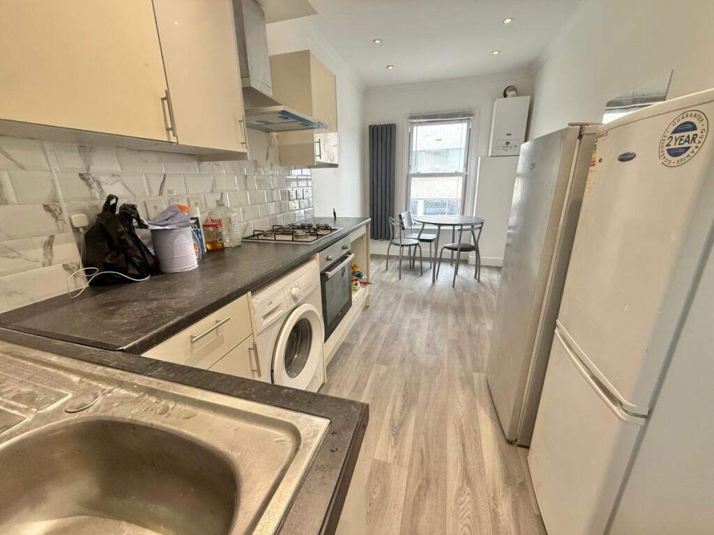 Main image of property: High Road, North Finchley