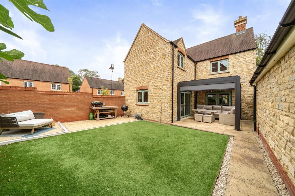 House in Towcester, West Northamptonshire - View 4