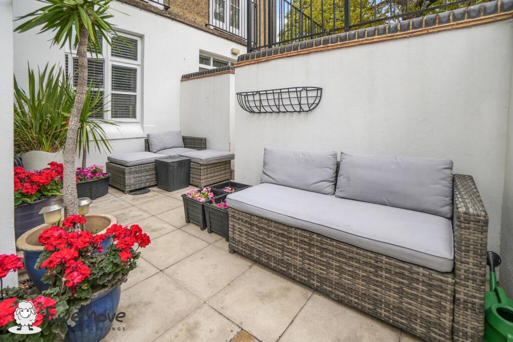 Apartment in Slough - View 5