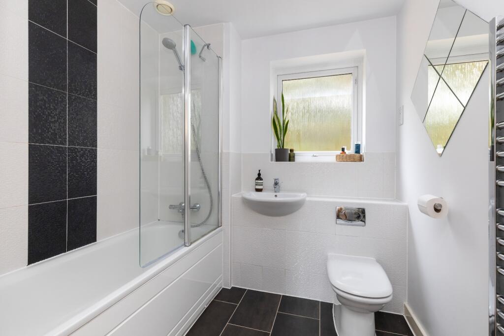 Apartment in Shoreham-By-Sea, Kingston Buci - More