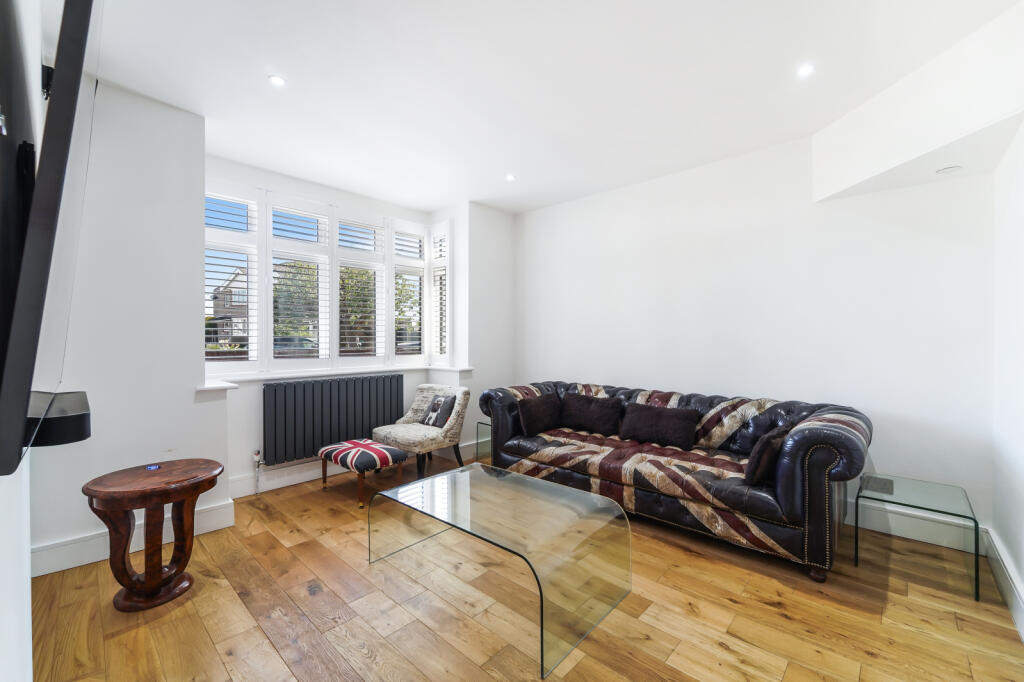 House in London, Royal Borough of Kingston upon Thames - More
