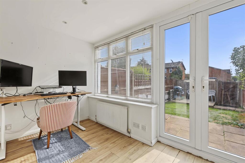 House in East Hertfordshire, Sele Farm, Hertford - More