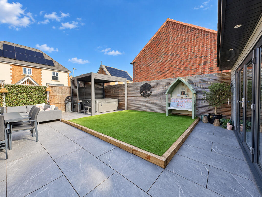 House in Southend-on-Sea - View 3