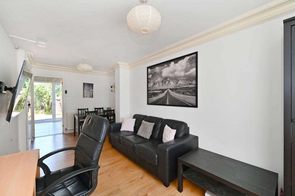 House in London, Beckton - More