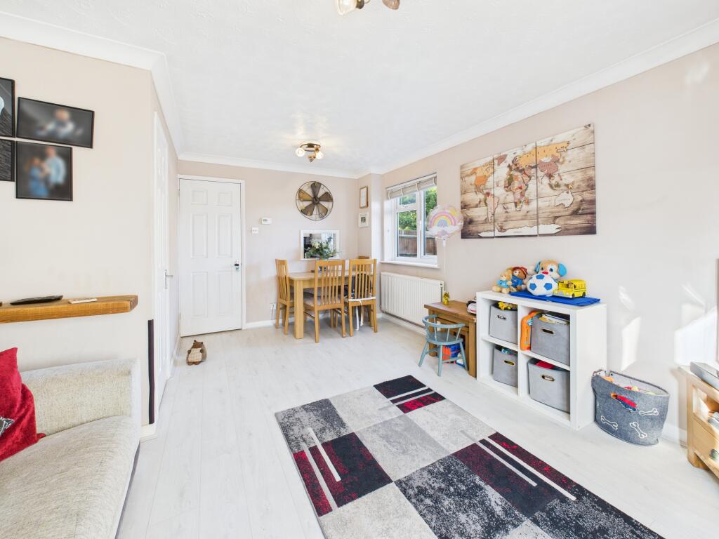 House in Stoke Mandeville, Buckinghamshire - View 3