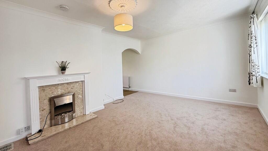 Hollis Way, Southwick photo 3