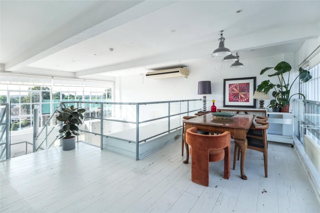 Apartment in London - View 2