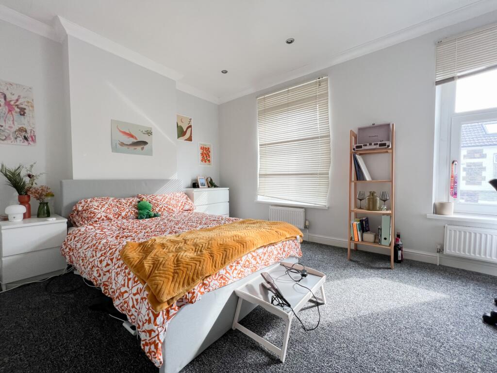House in Cardiff, Cathays - More