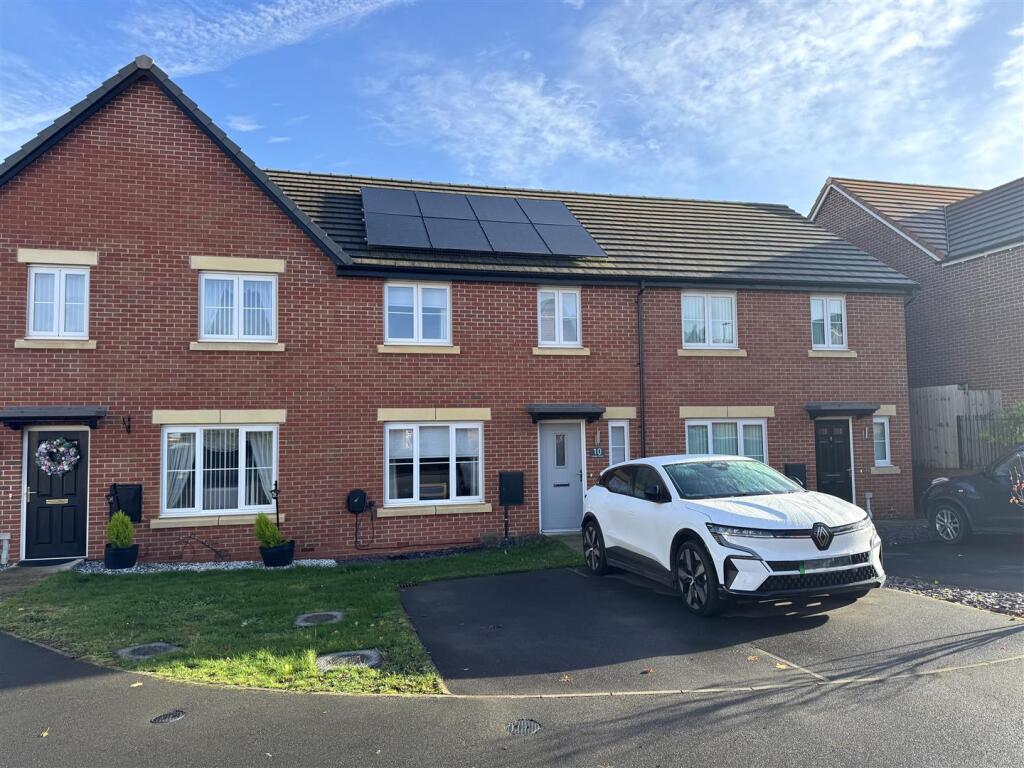 2-bed terraced on Valegro Avenue, Newent, £235,000