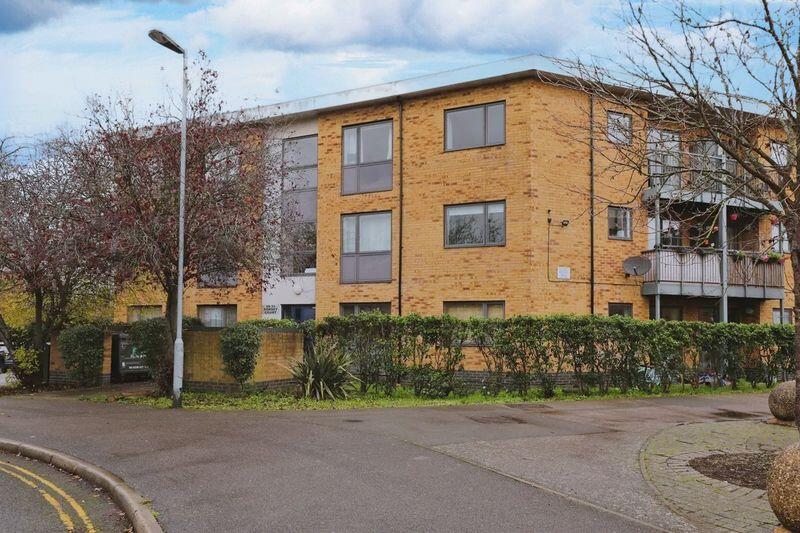 2-bed flat on Taywood Road, Northolt, £250,000