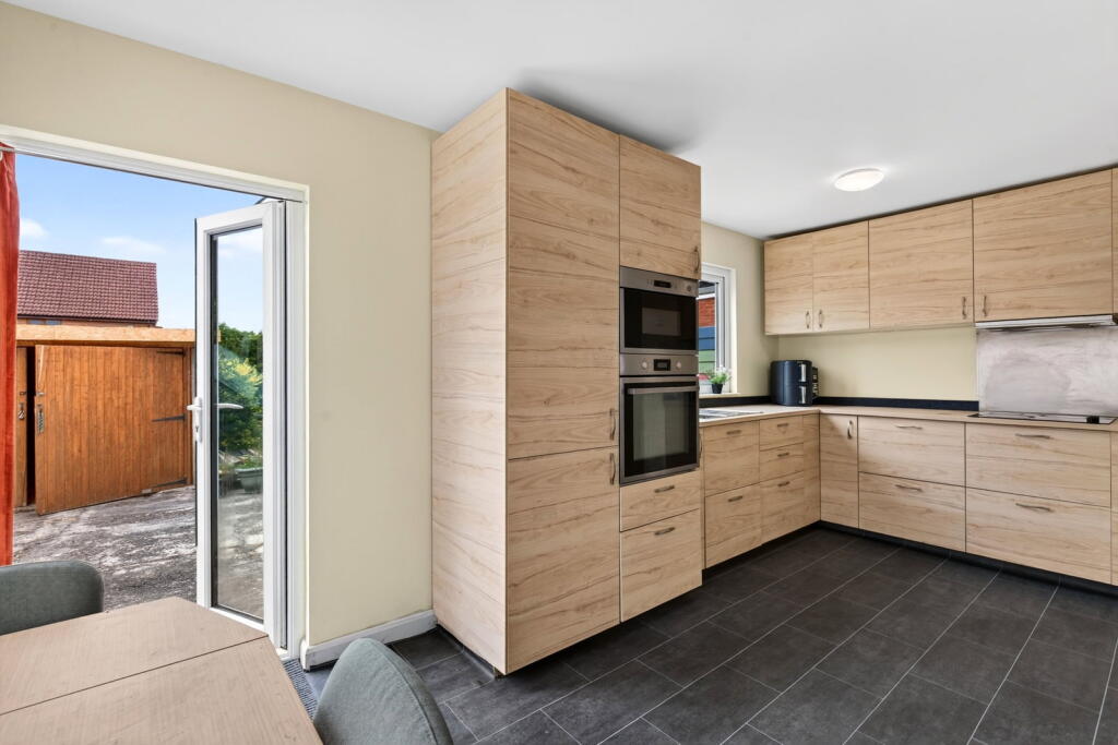 Bradwell Road, Bradville, Milton Keynes, MK13 photo 4