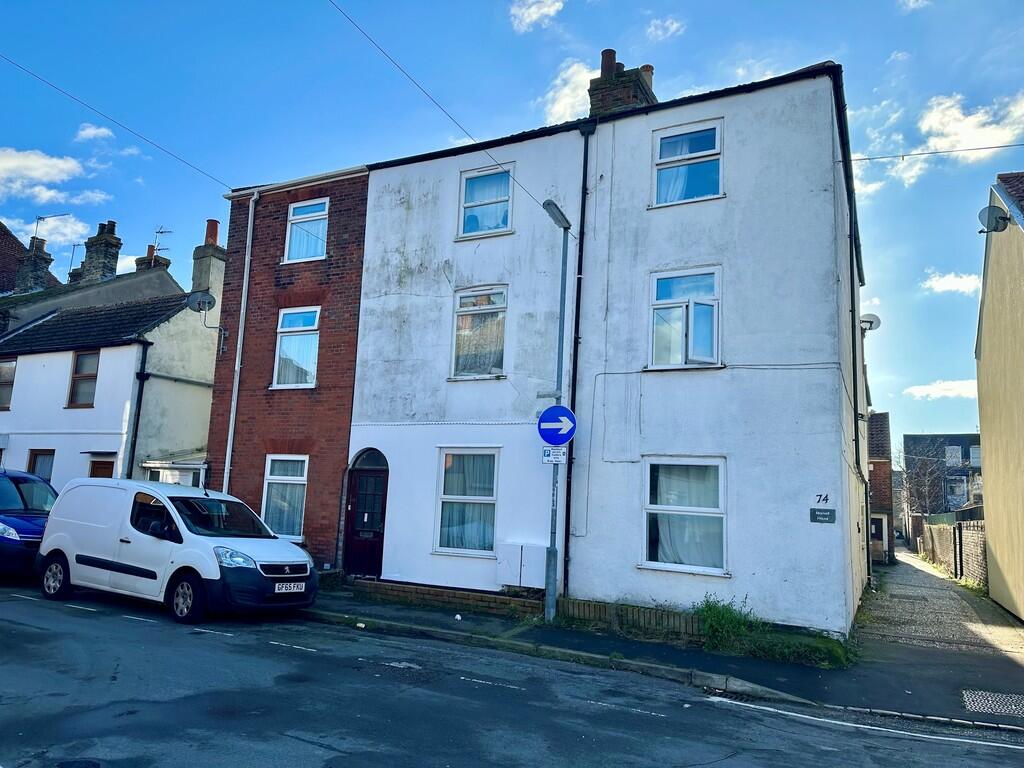 2-bed flat on Rodney Road, Great Yarmouth, £75,000