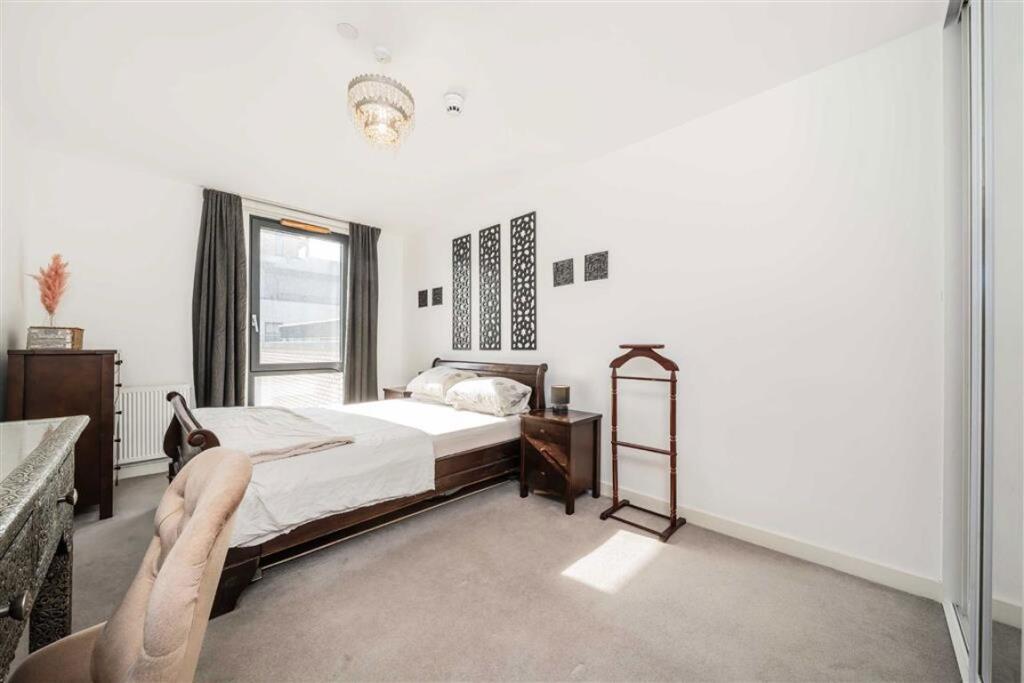 Apartment in London, Suttons Wharf, Mile End - View 5