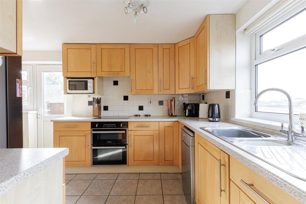 Huron Crescent, Lakeside, Cardiff., CF23 photo 4