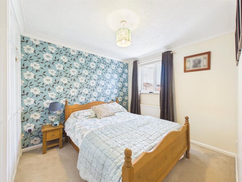 House in Gloucester, Gloucestershire - More