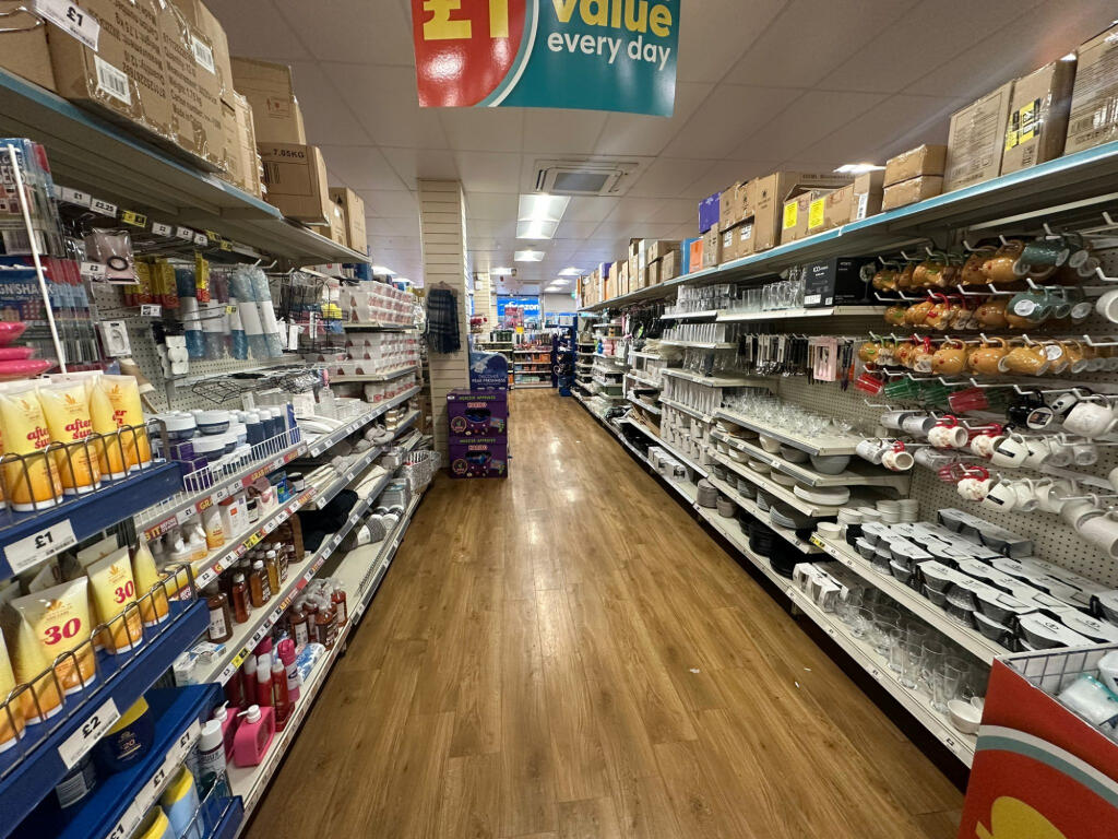 房产图片 5 - Poundland, 18-20 Middle Street, Yeovil, Somerset, BA20