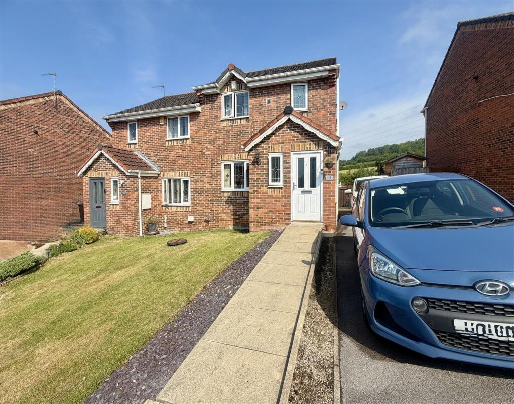 Main image of property: Town Close View, Kippax, Leeds