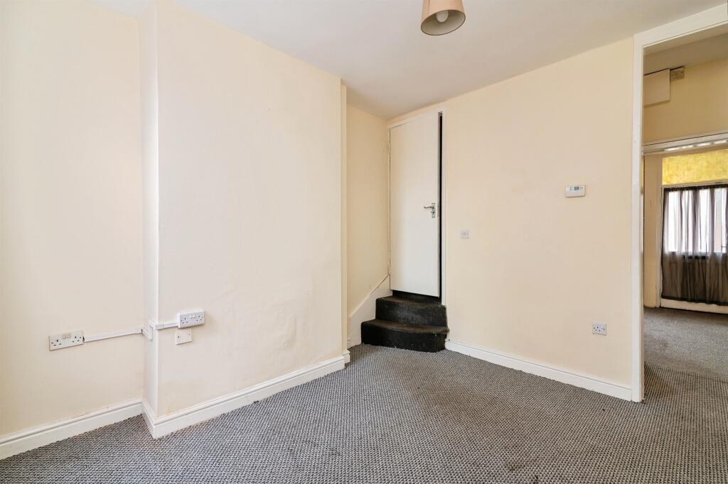 House in Nottingham, Nottinghamshire - View 5