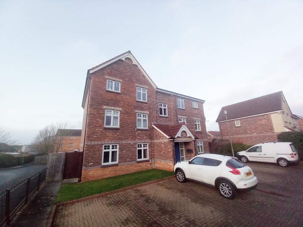 2-bed flat on Bamburgh Parade, Spennymoor, County Durham, DL16, £67,500
