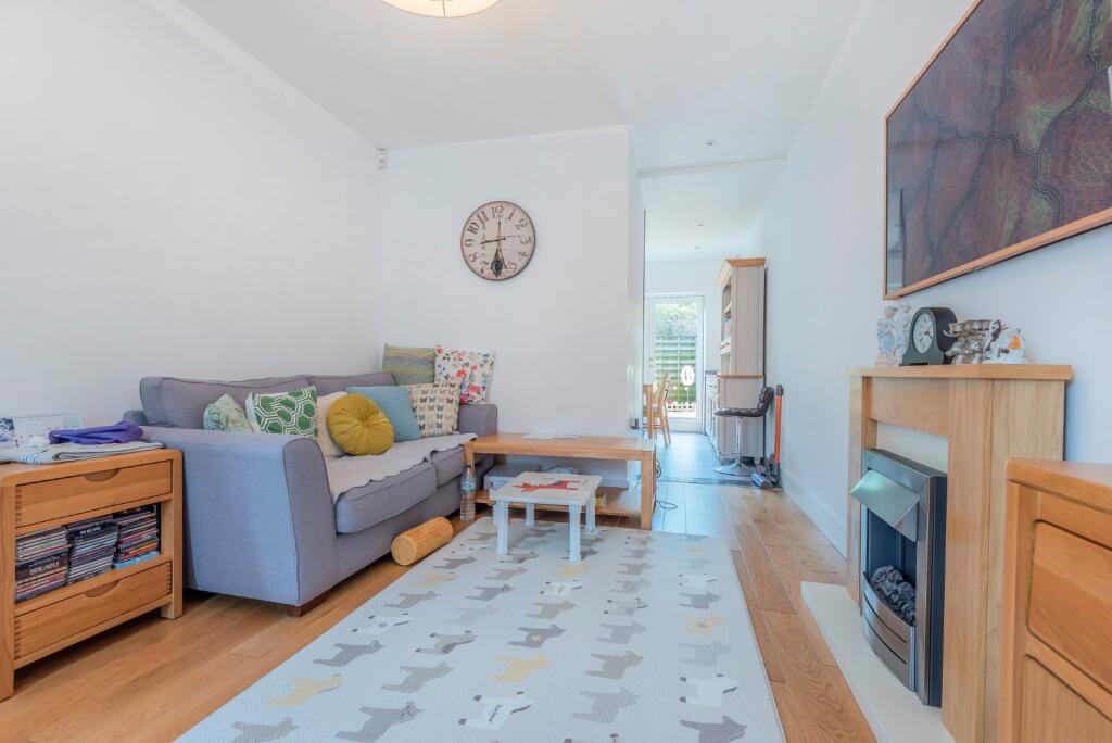 House in Kingston upon Thames - More