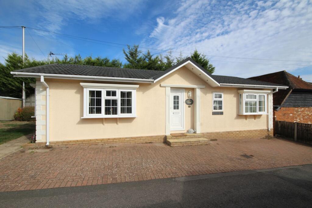 2-bed caravan on Layters Green Park, Layters Green Lane, SL9, £249,950