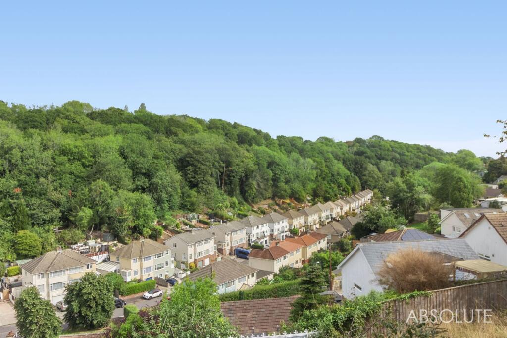 House in Torquay, Torbay - More