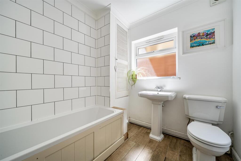 House in Maidstone, Barming Heath, East Farleigh - More
