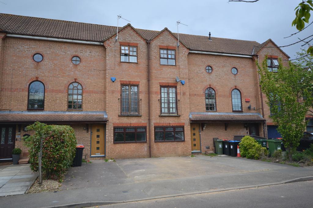 Main image of property: 28 Grace Avenue, Oldbrook, Milton Keynes, Buckinghamshire, MK6 2XN