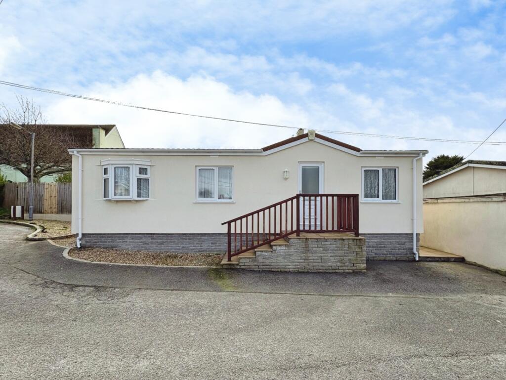 2-bed caravan on Helston, Park home with no onward chain, £120,000