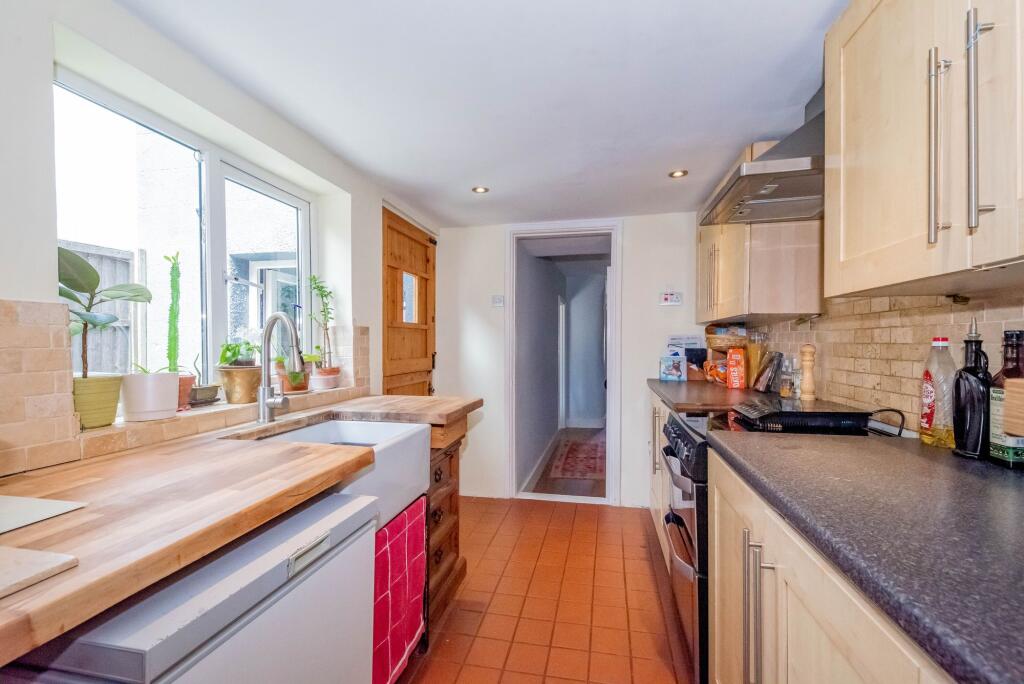 House in Rushmoor, East End, North Town - View 5