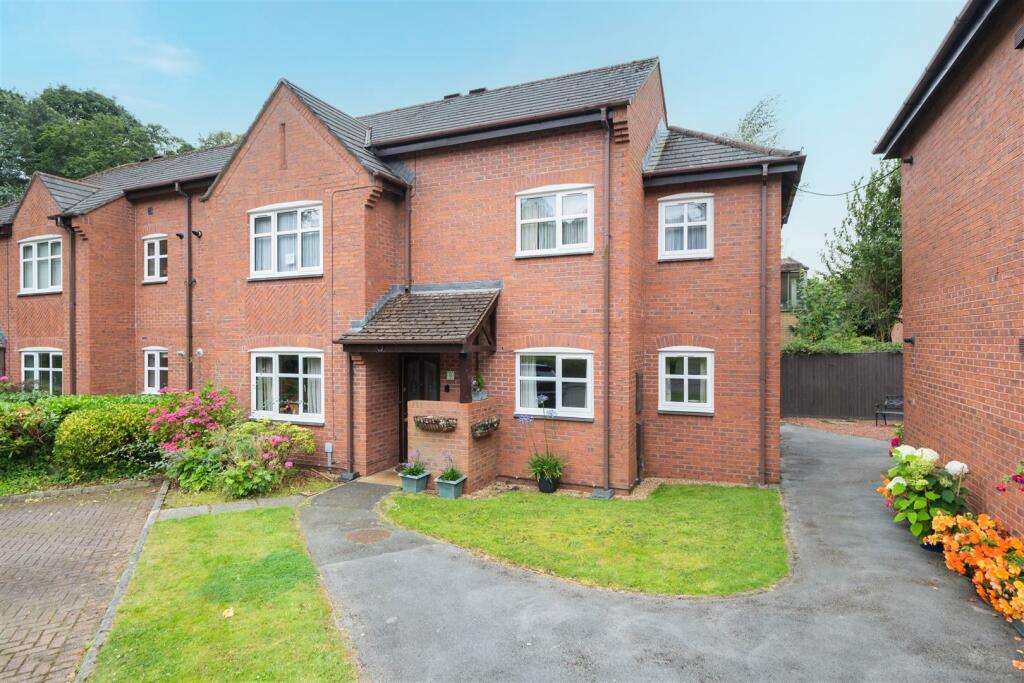 2-bed flat on Rathbone Park, Tarporley, £72,500