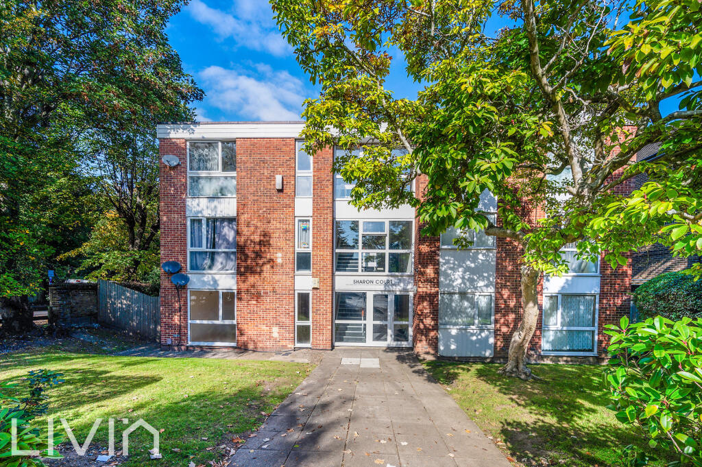 2-bed flat on Sharon Court, Warham Road, South Croydon, £280,000