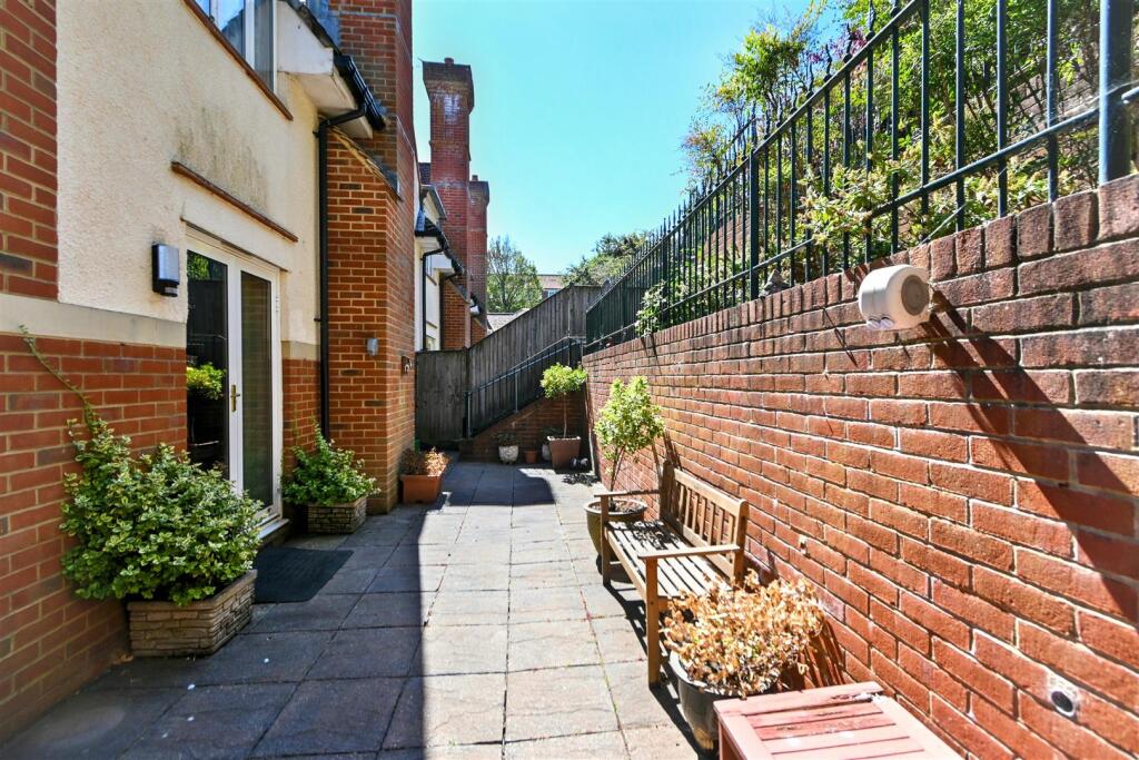 Staveley Road, Eastbourne photo 4